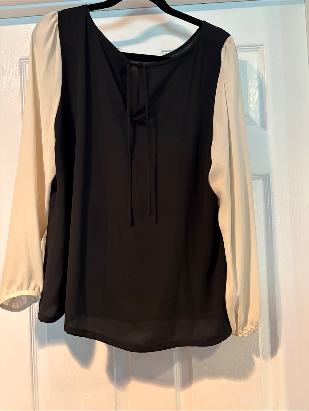 LOFT Black Body with Cream Long-Sleeve Blouse - Picture 6 of 6
